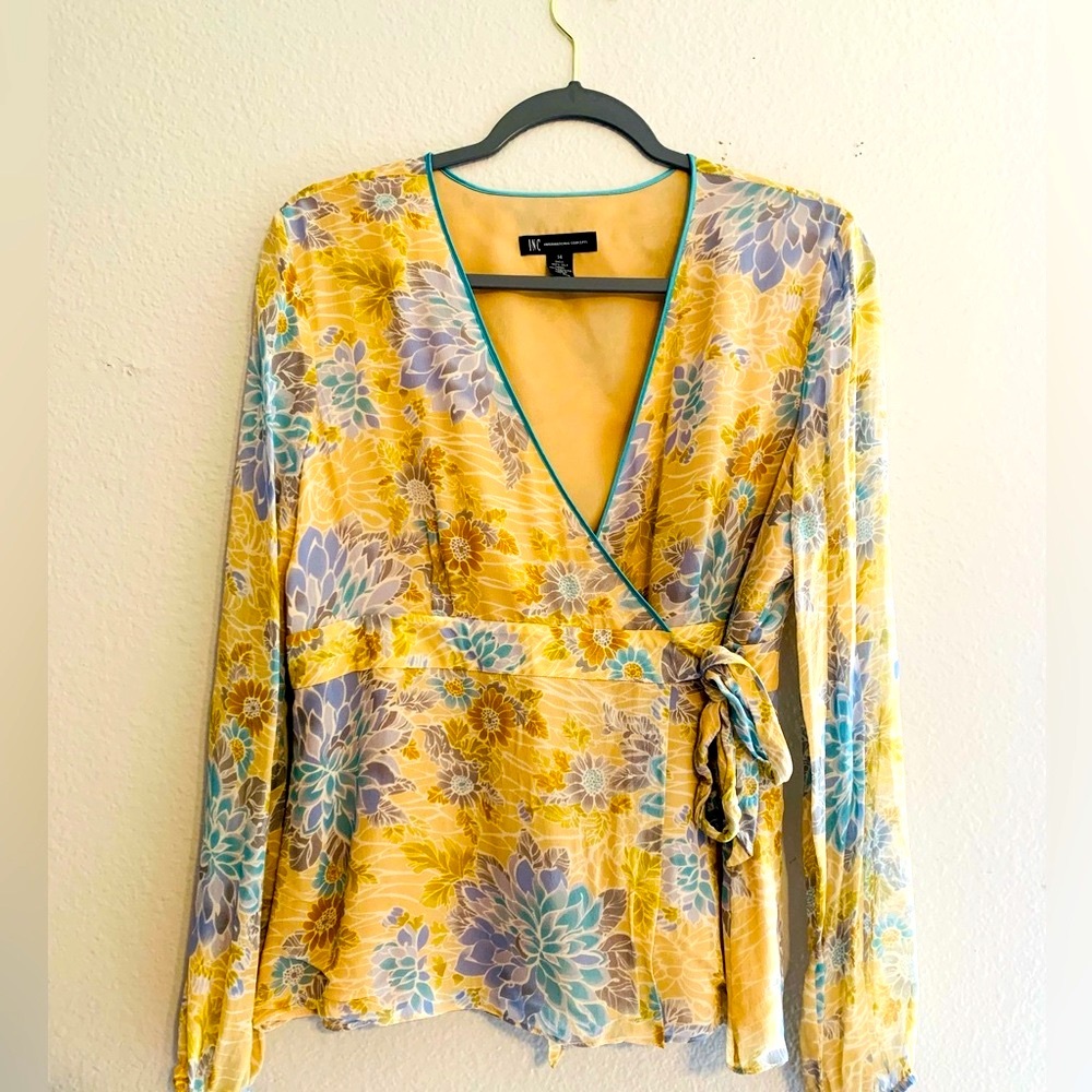 INC Women’s Wraparound Floral Print Blouse Yellow / Tan. Size 14 SKU 410